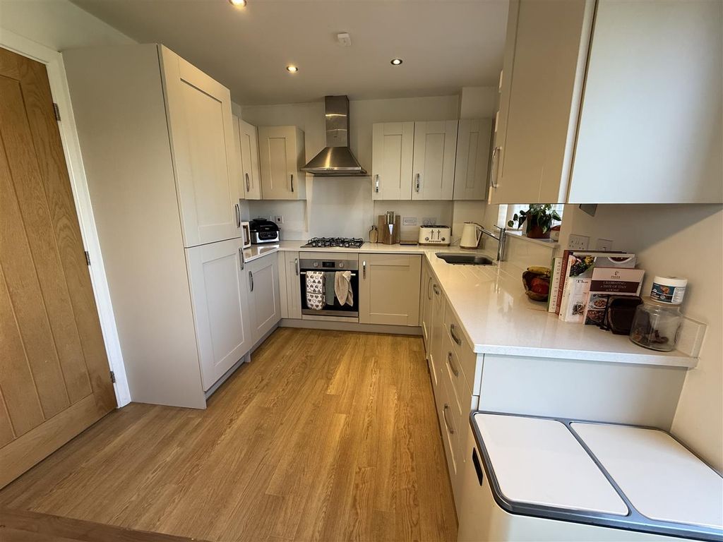 Property photo 2 of 22 Kitchen