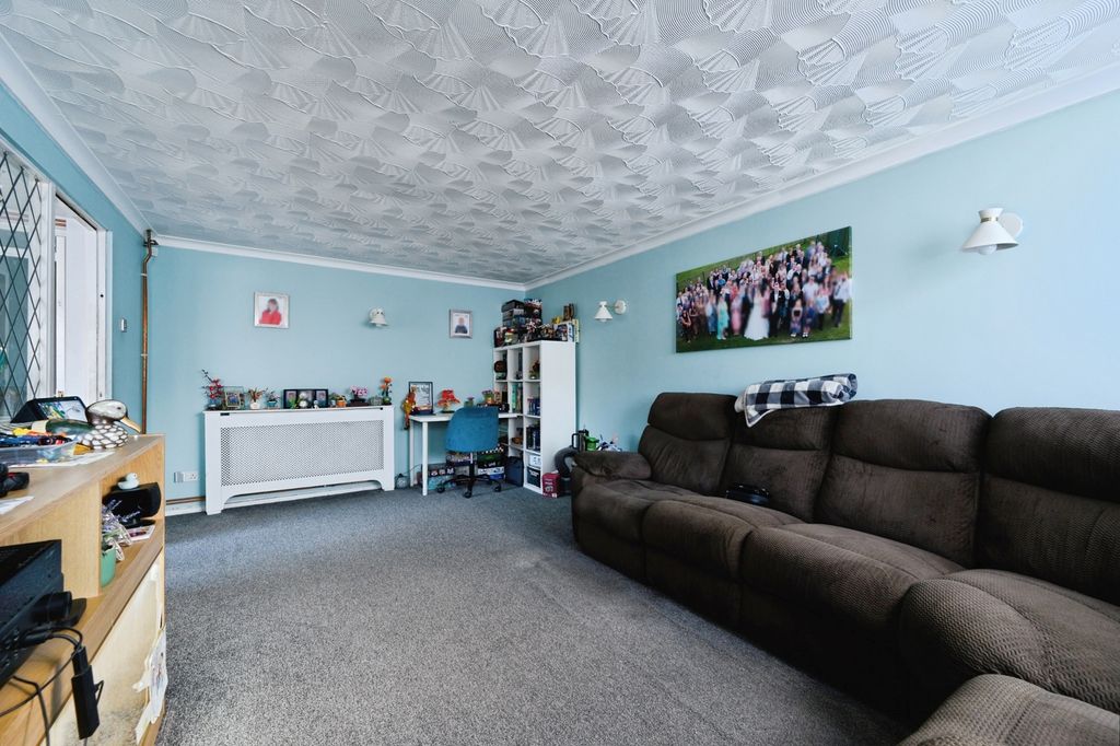 Property photo 3 of 15 Pbox-Img.Jpg