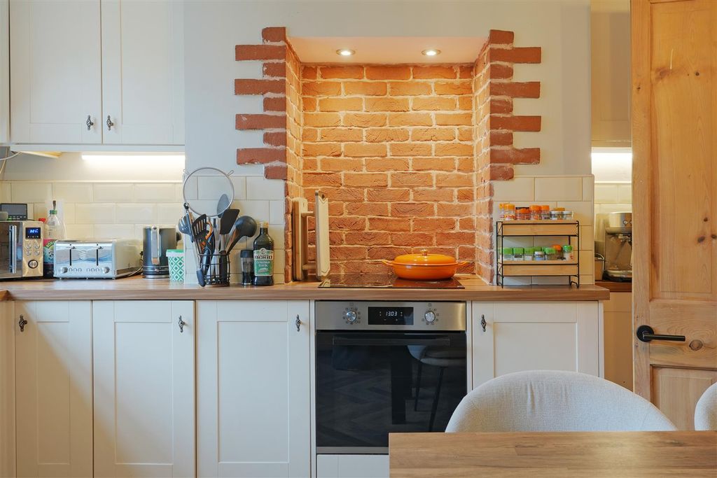 Property photo 3 of 11 Kitchen 2.Jpg