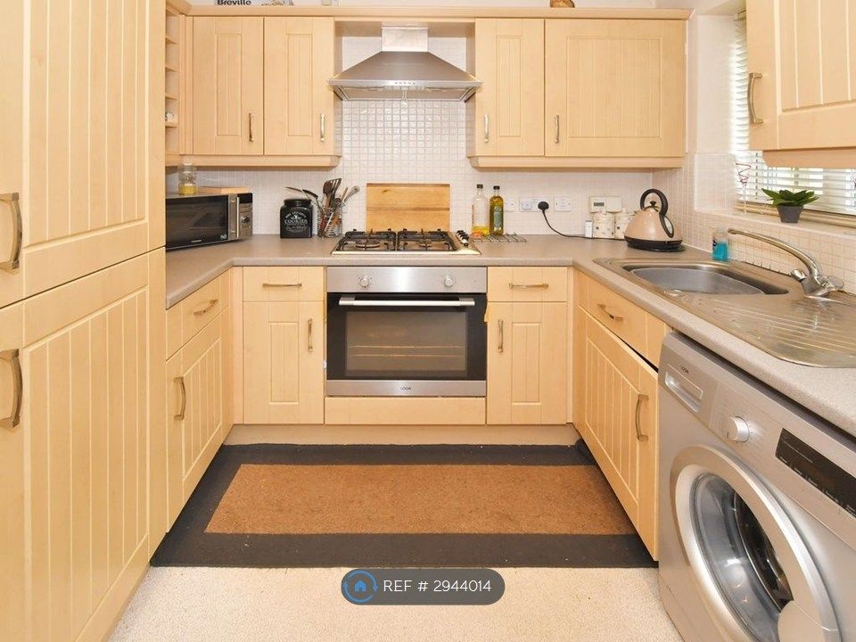 Property photo 3 of 10 Kitchen