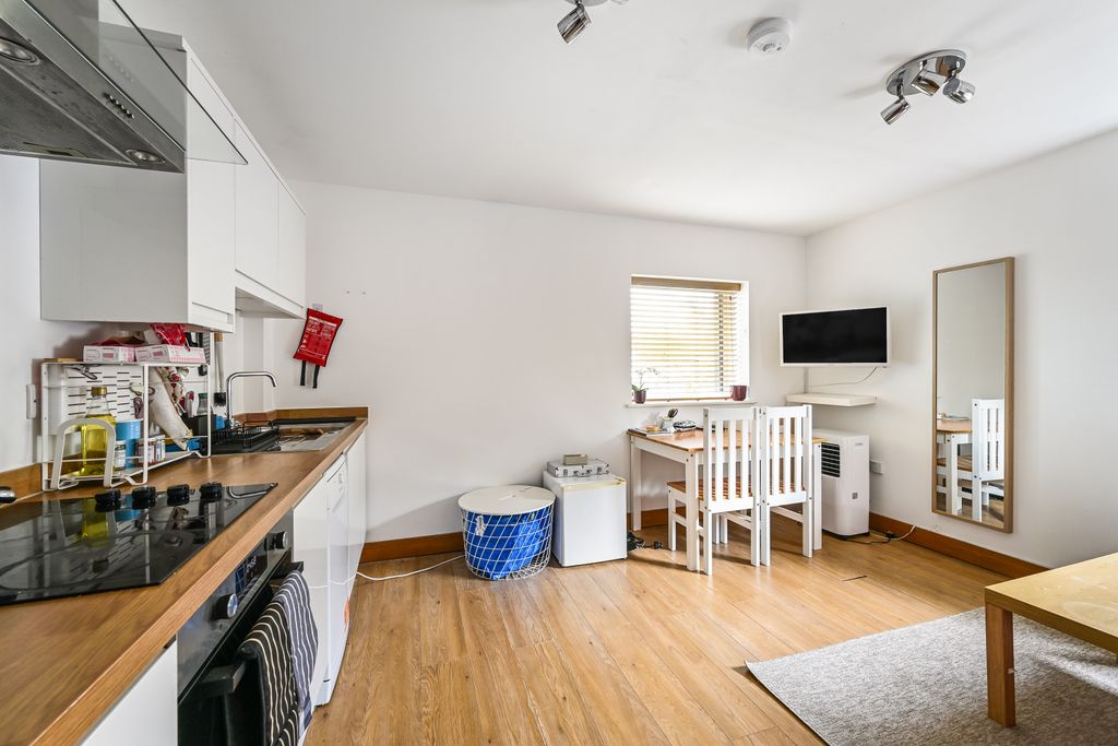 Property photo 3 of 16 Ph3_6291221