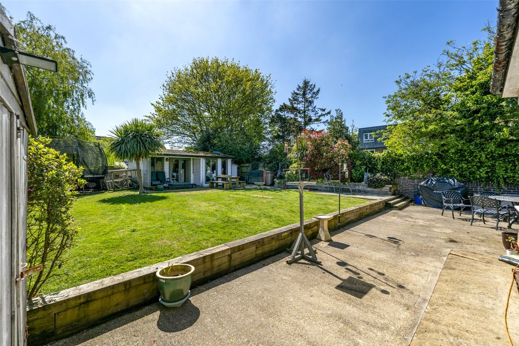 Property photo 2 of 30 Picture No. 18