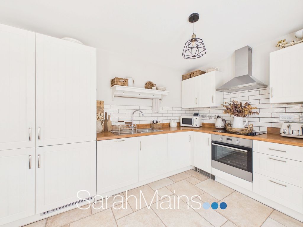 Property photo 2 of 15 Kitchen