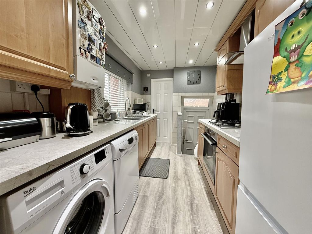 Property photo 3 of 15 Kitchen