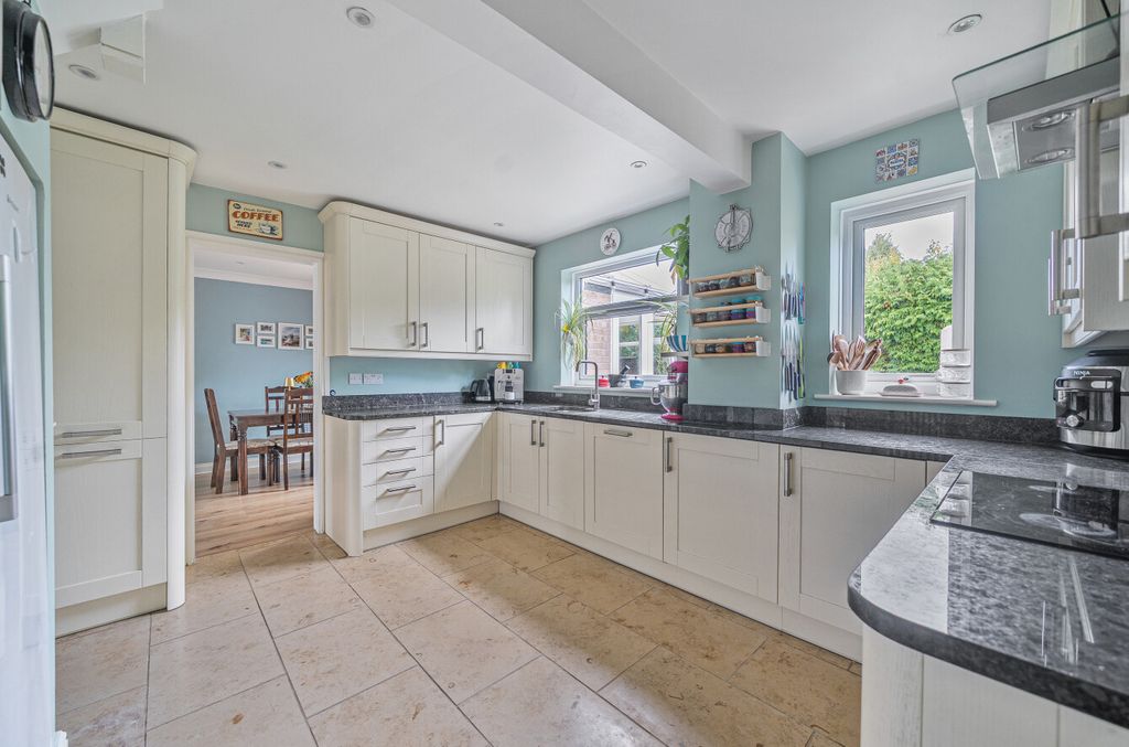 Property photo 3 of 13 1370219-18-68Ef7E...