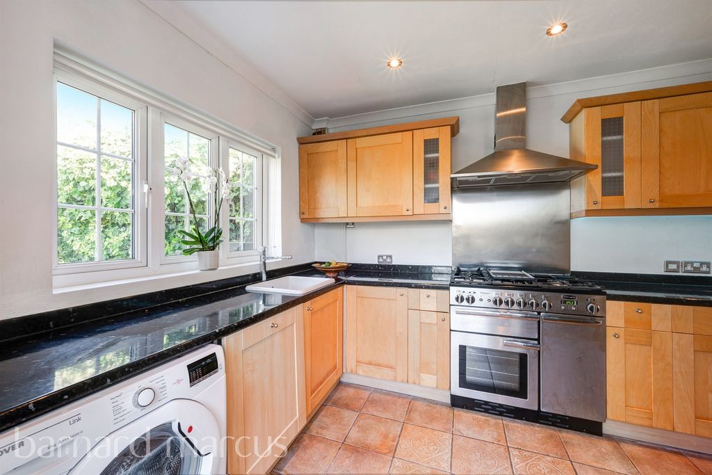 Property photo 3 of 16