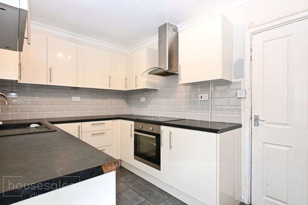 Property photo 2 of 9