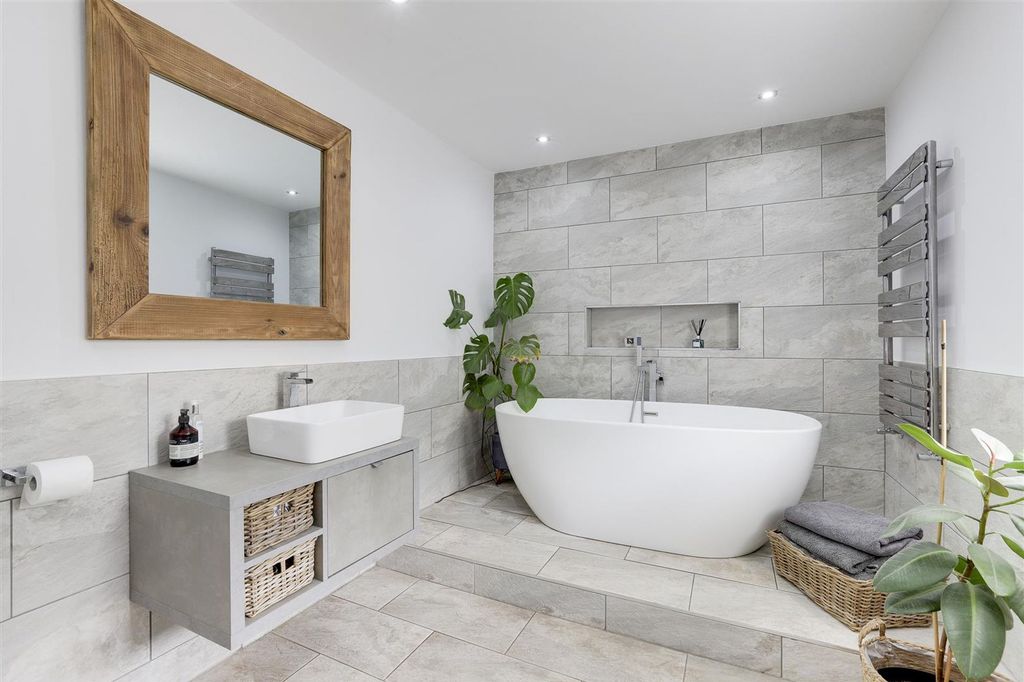 Property photo 3 of 37