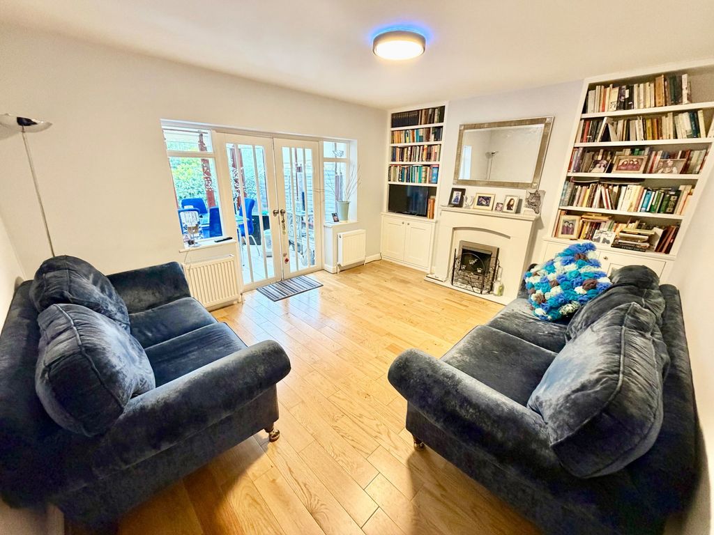 Property photo 2 of 25