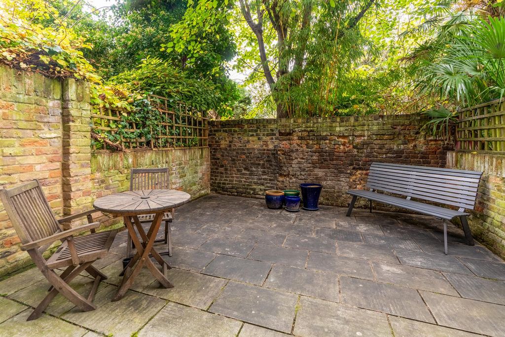 Property photo 2 of 14 02 For Sale 3 Bedroom House Www.Islingtonpropertie