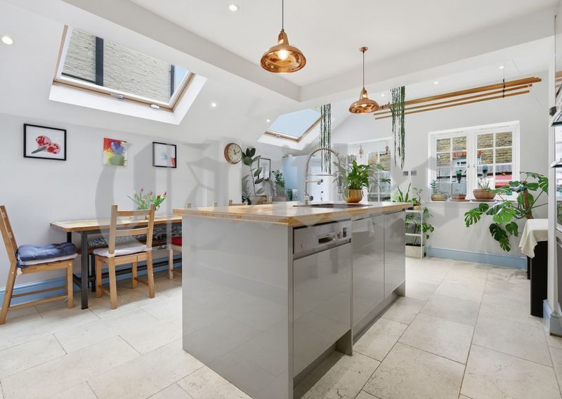 Property photo 3 of 20 Photo 12