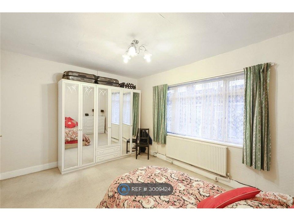 Property photo 3 of 13 Bedroom 1