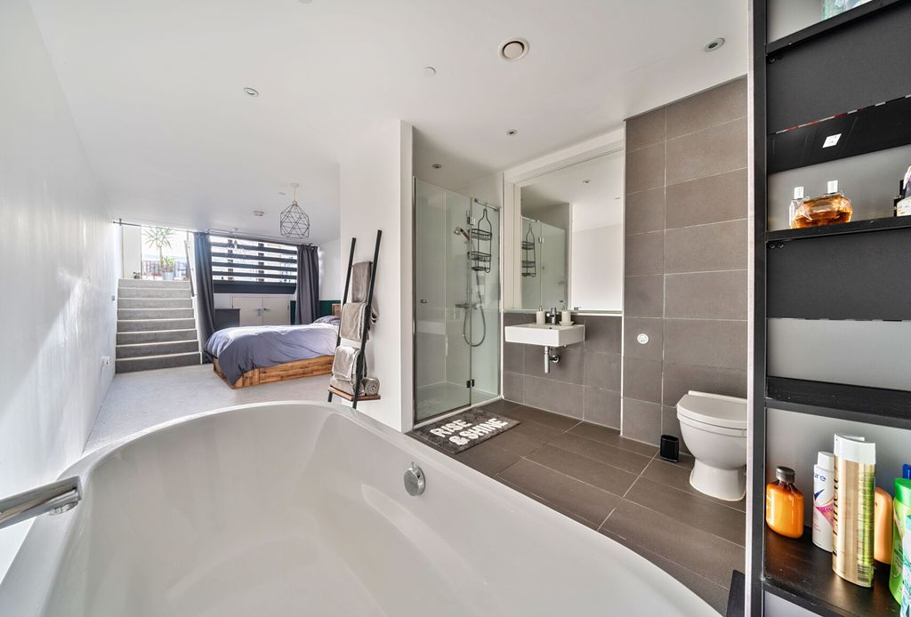 Property photo 1 of 18 1415717-2-69943d1...