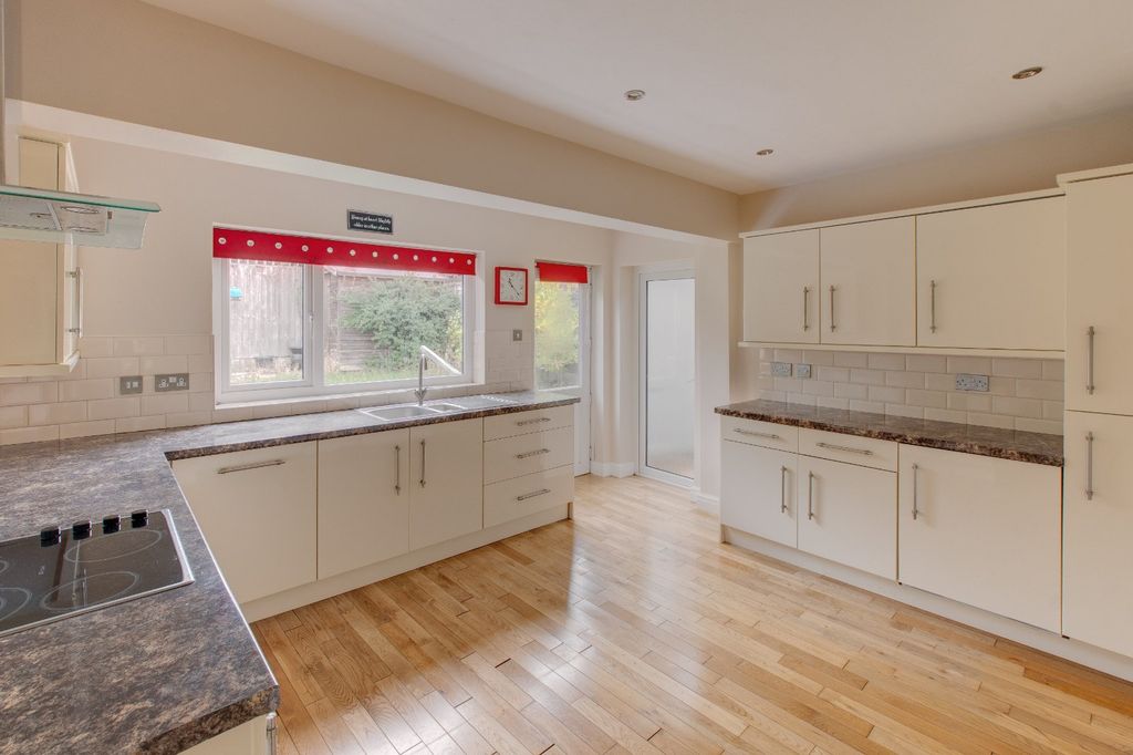 Property photo 2 of 12 Picture No. 05