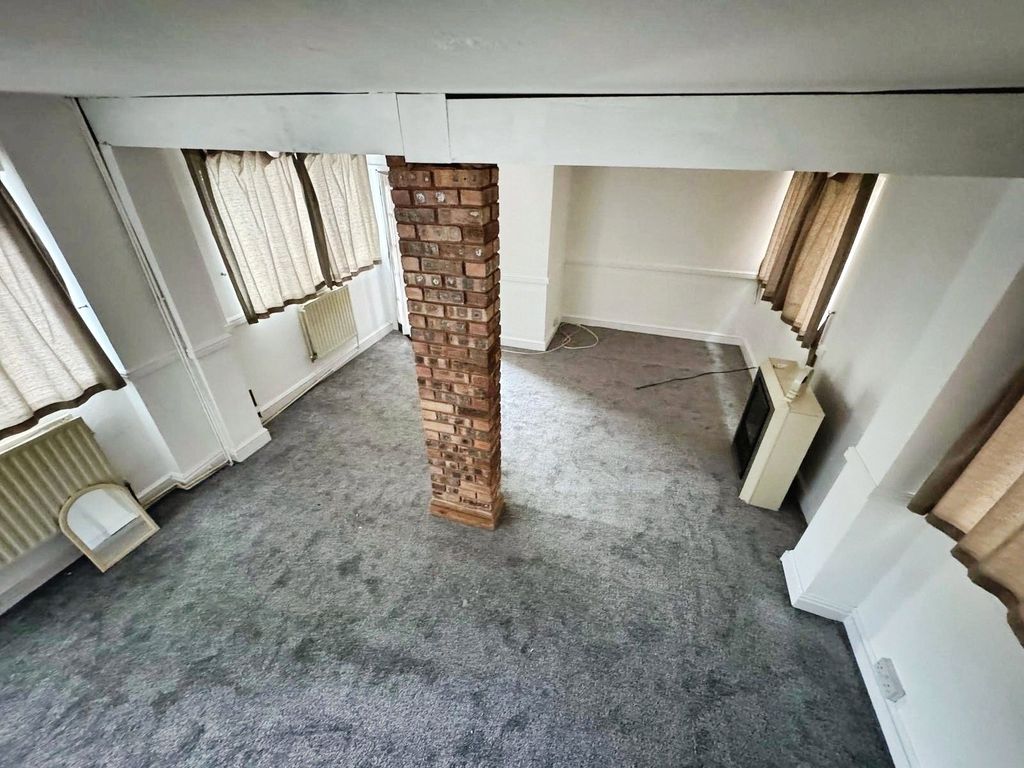 Property photo 2 of 7 Living/Dining Room