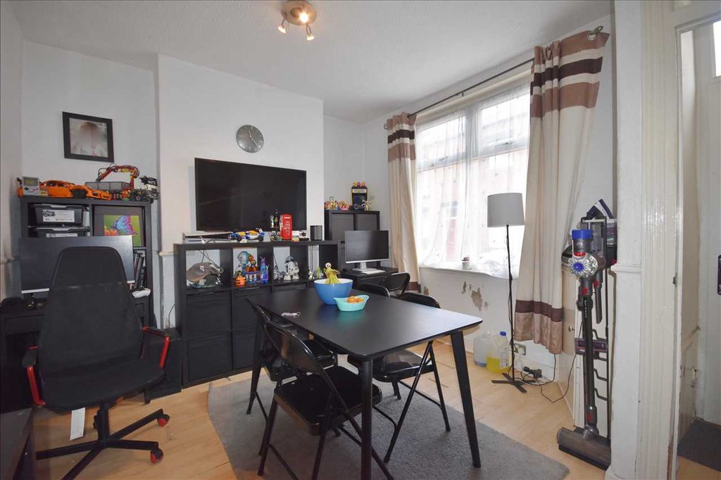 Property photo 3 of 12
