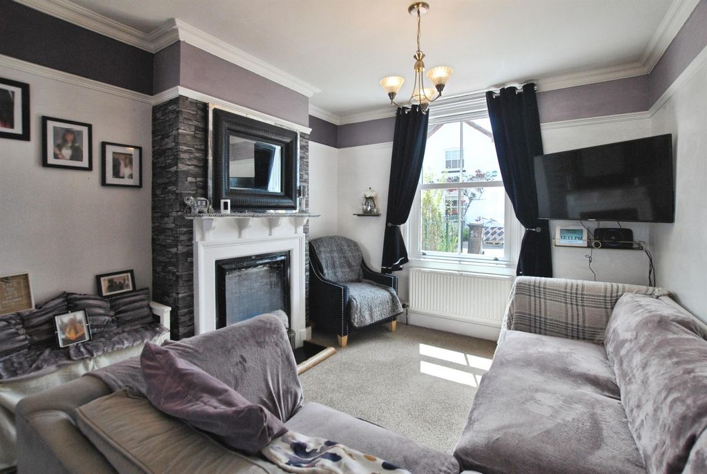 Property photo 2 of 13