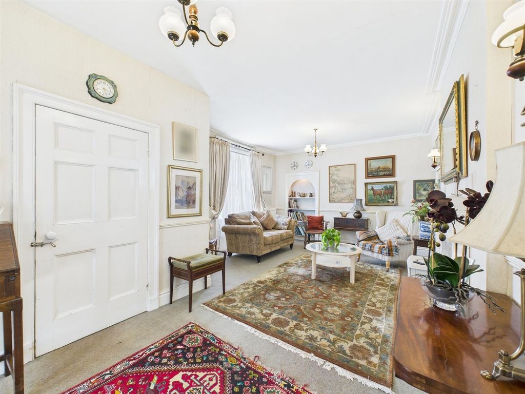 Property photo 3 of 39 Cam04116G0-Pr0151-Still007.Jpg