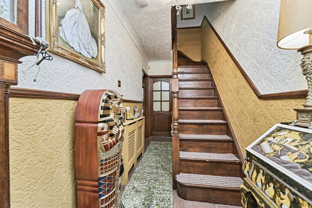 Property photo 2 of 23