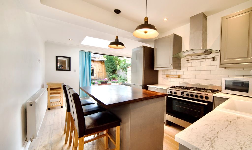 Property photo 3 of 14 Kitchen