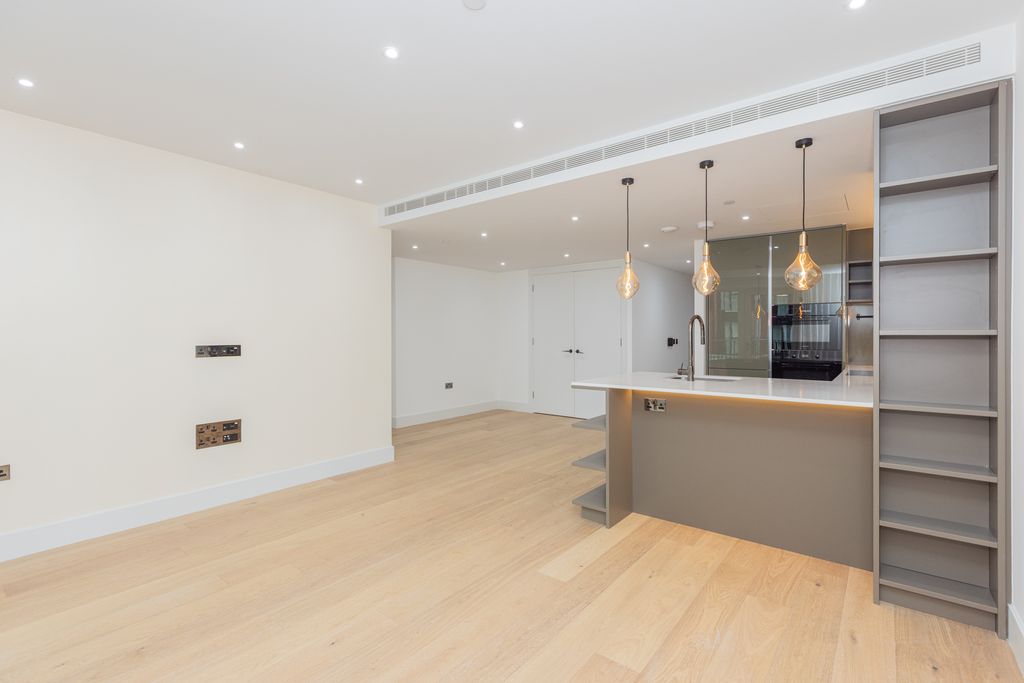 Property photo 2 of 35