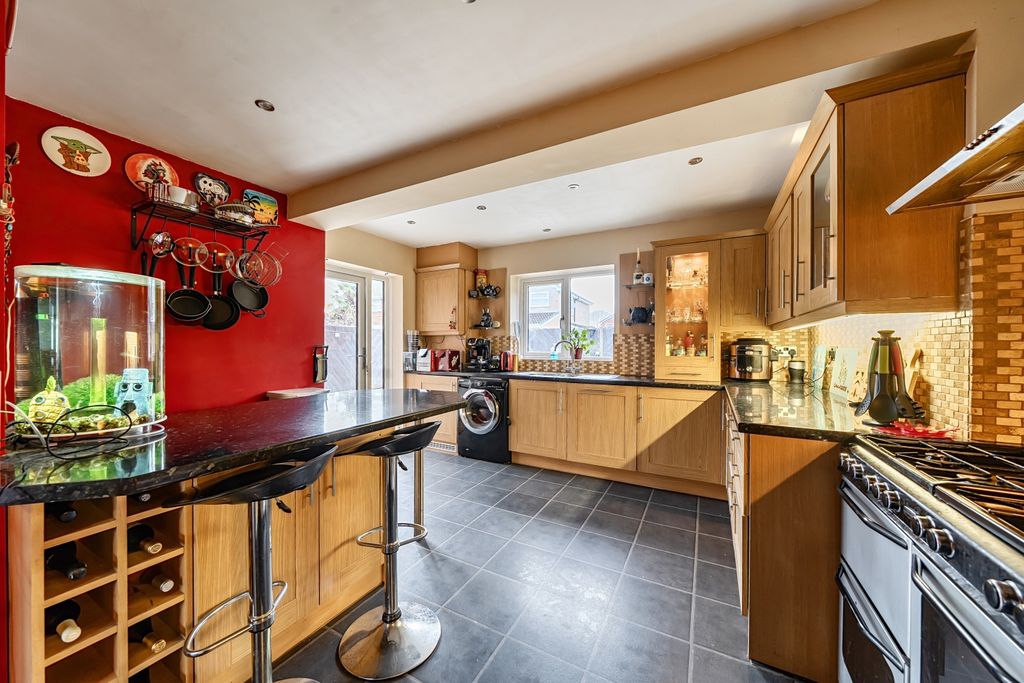 Property photo 3 of 14 Kitchen