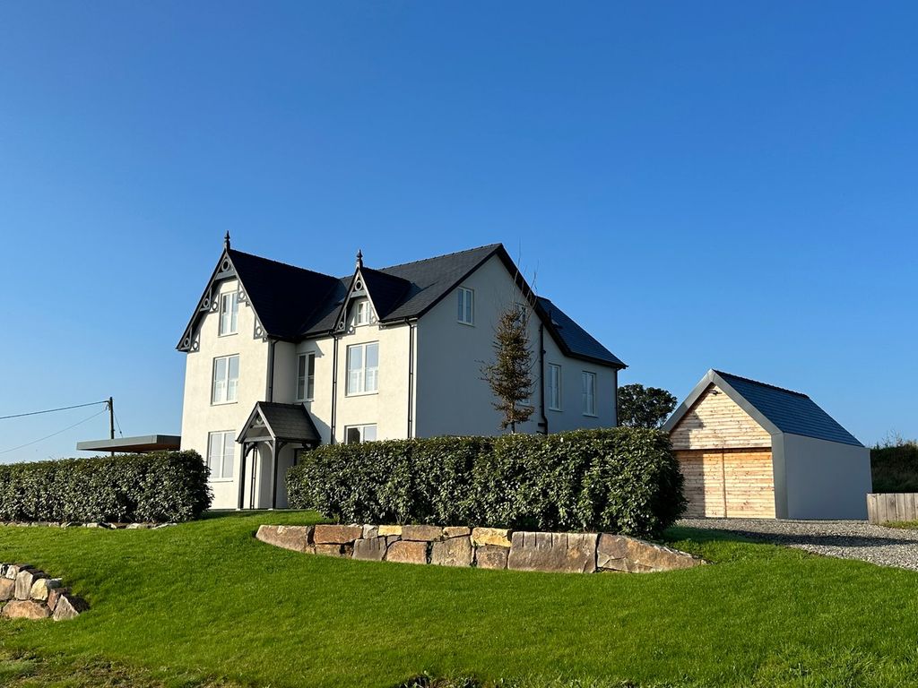 Property photo 2 of 33