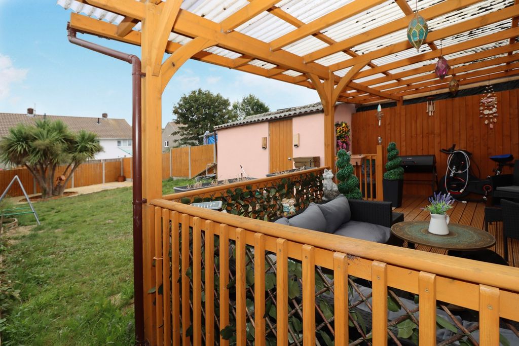 Property photo 3 of 17 Pergola