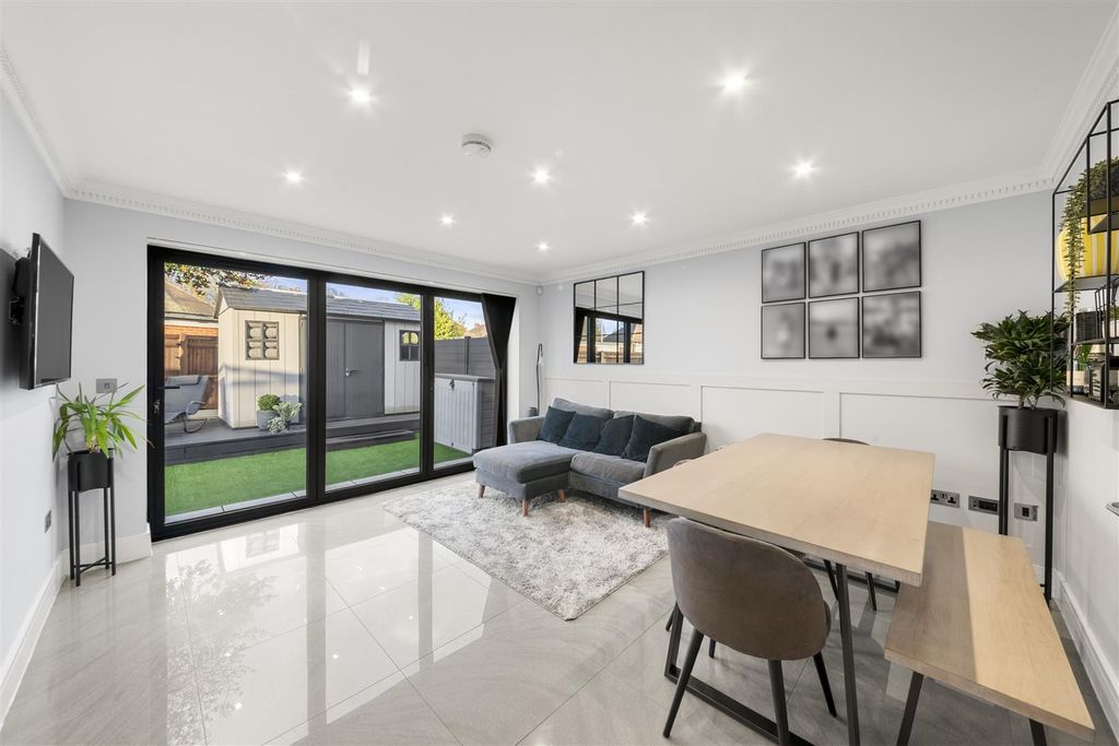 Property photo 3 of 25