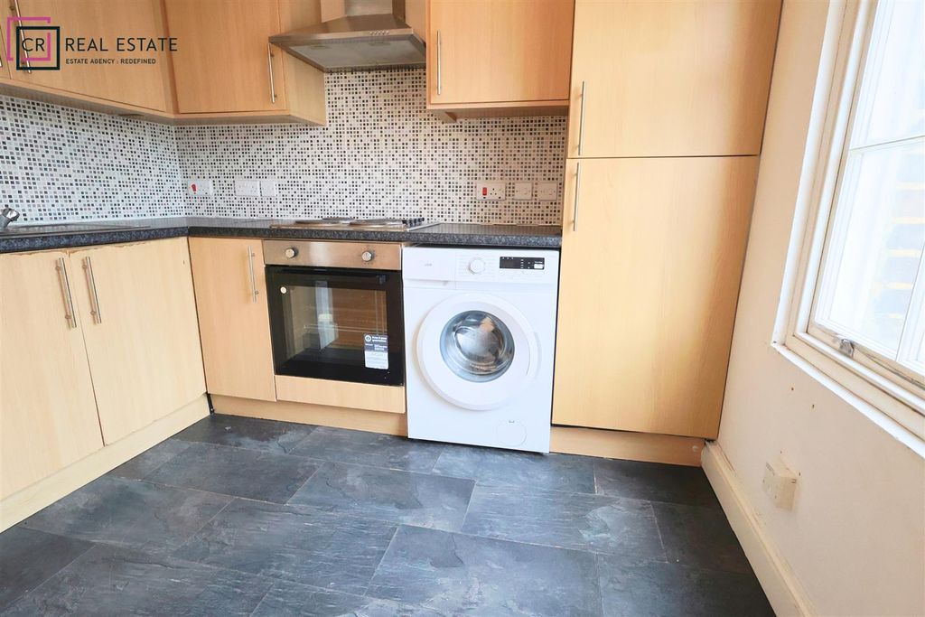 Property photo 2 of 8 Kitchen