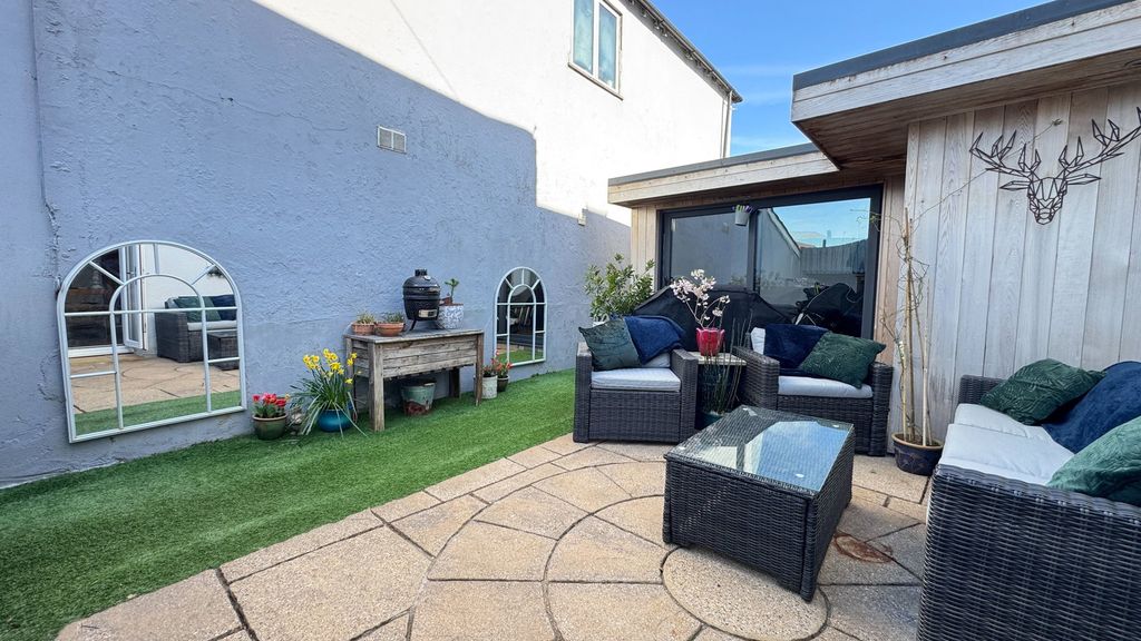 Property photo 3 of 31