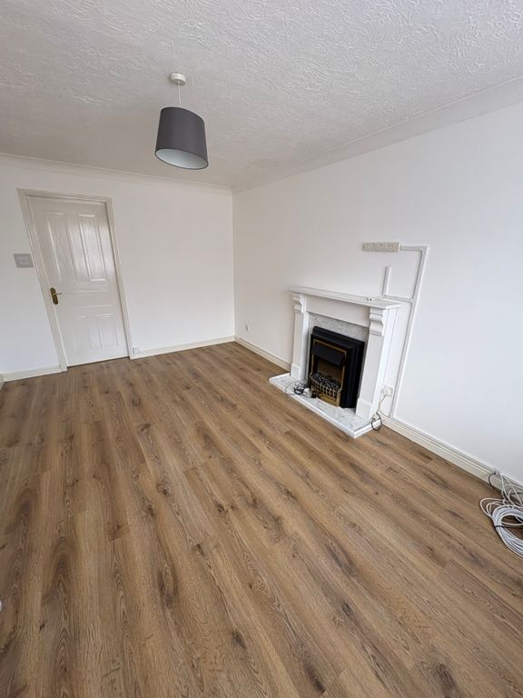 Property photo 3 of 7 Lounge