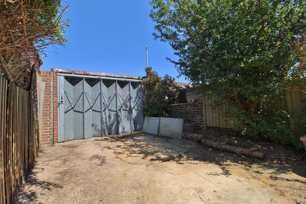 Property photo 2 of 18