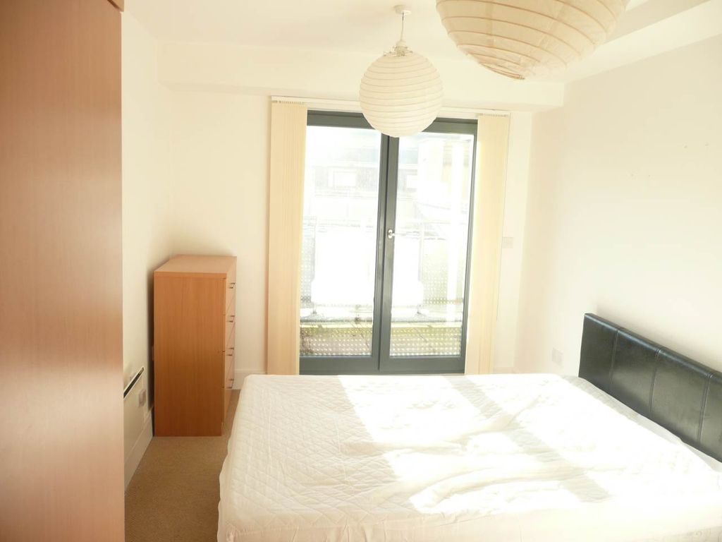 Property photo 2 of 6 Bedroom