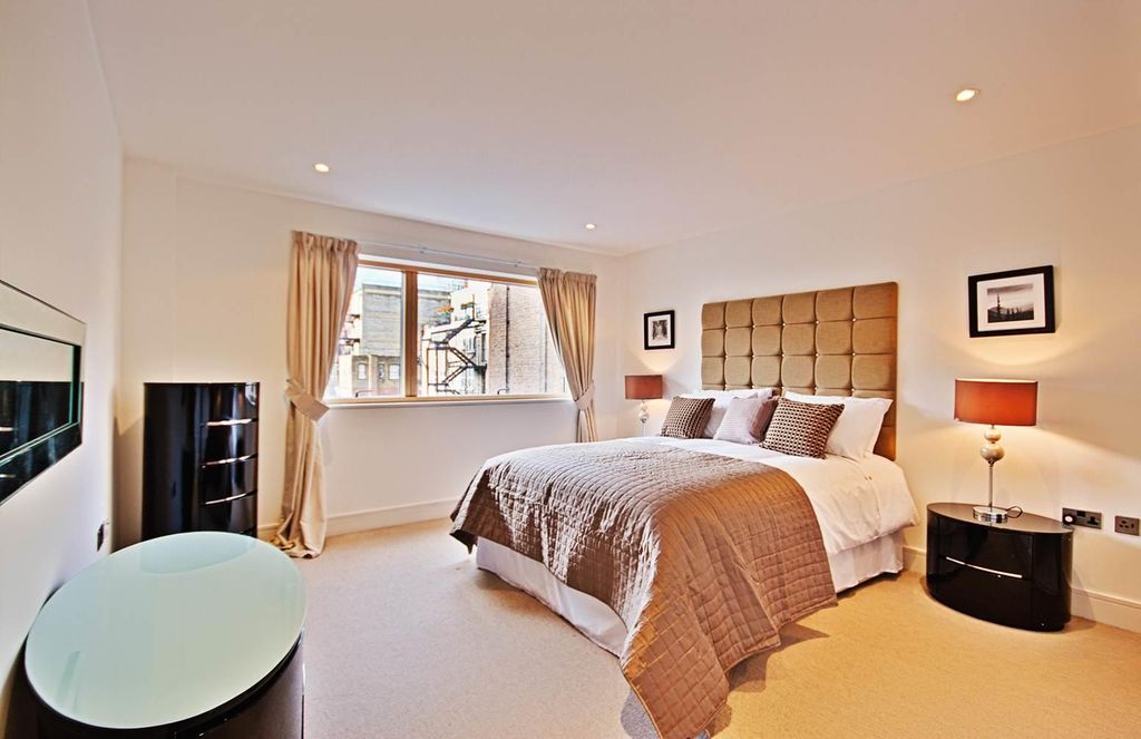 Property photo 2 of 9 Bed.Jpg