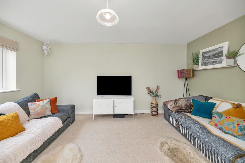 Property photo 3 of 24