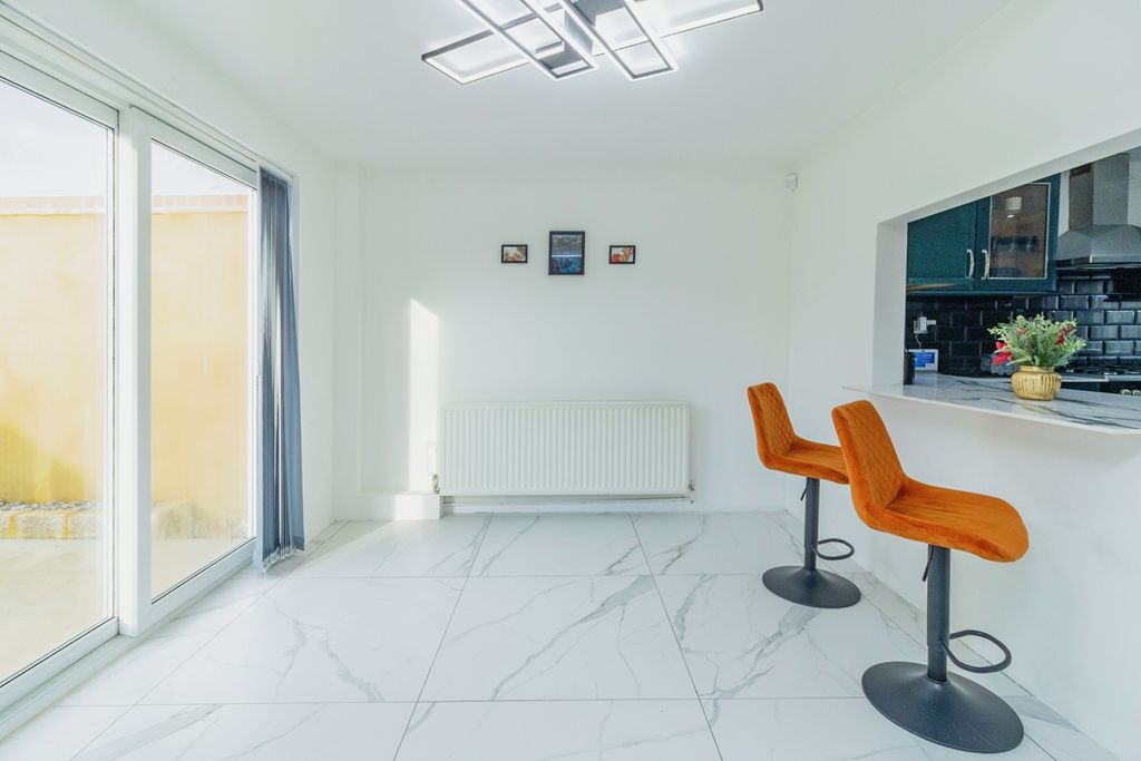 Property photo 3 of 19 A06A2547