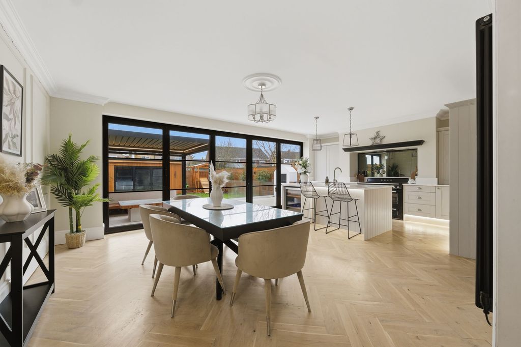 Property photo 1 of 37