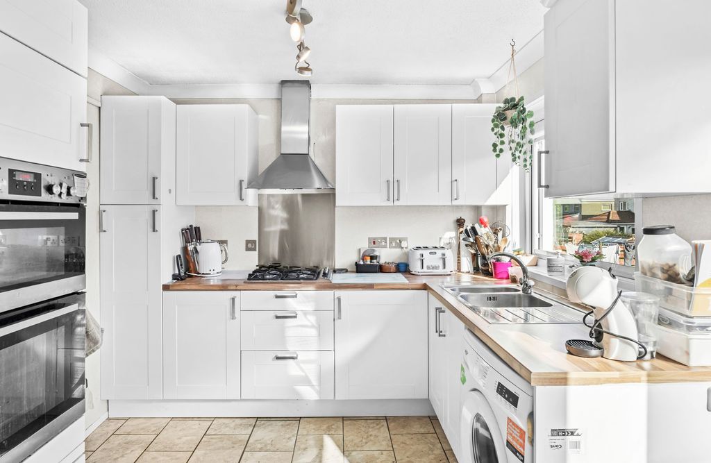 Property photo 2 of 22