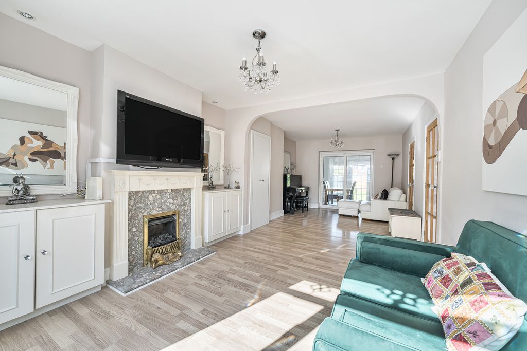 Property photo 2 of 18 1335919-14-689E1c...