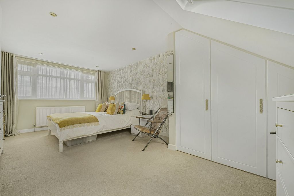 Property photo 3 of 31 Picture No. 10