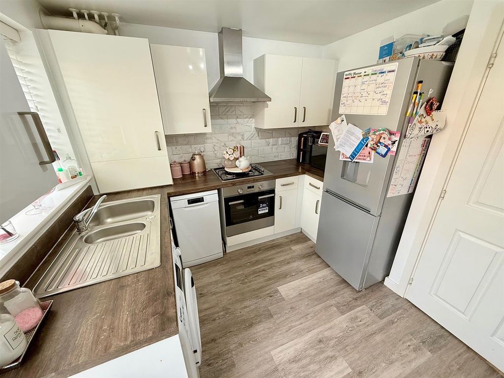 Property photo 3 of 17 Kitchen/Dining Room
