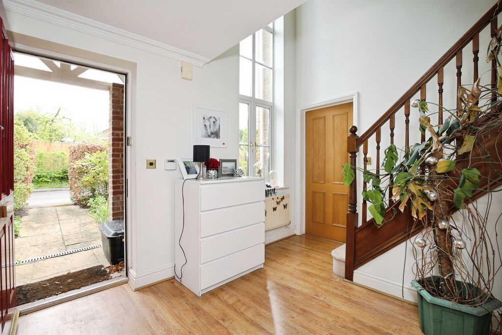 Property photo 2 of 21