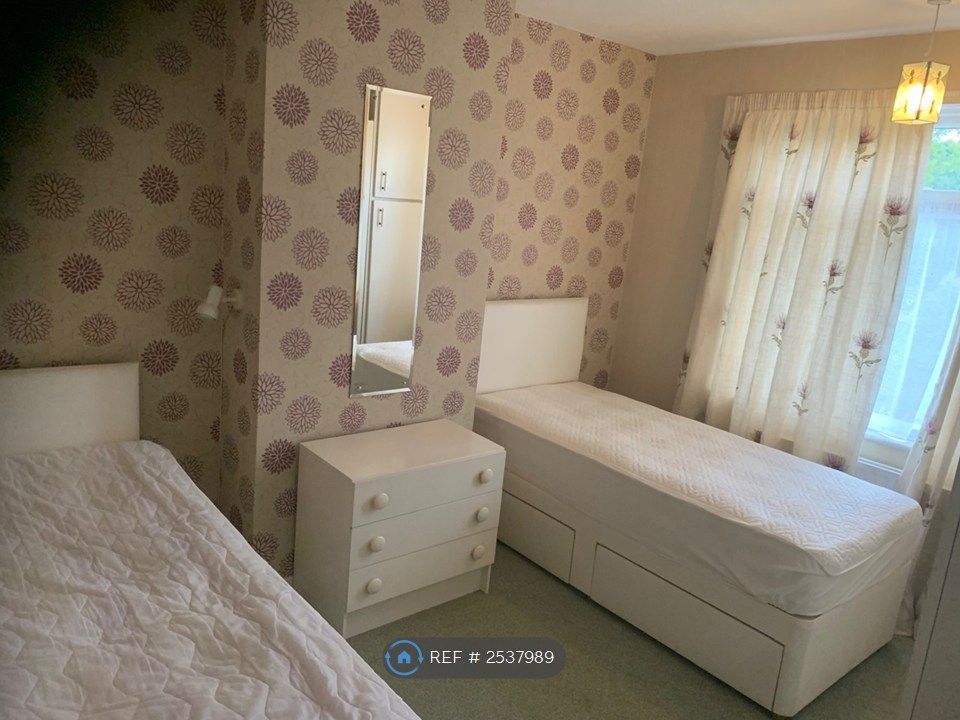 Property photo 2 of 10 Bedroom 2
