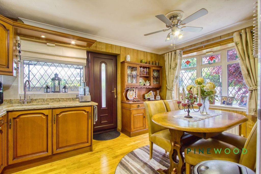 Property photo 3 of 26 Kitchen / Dining Room