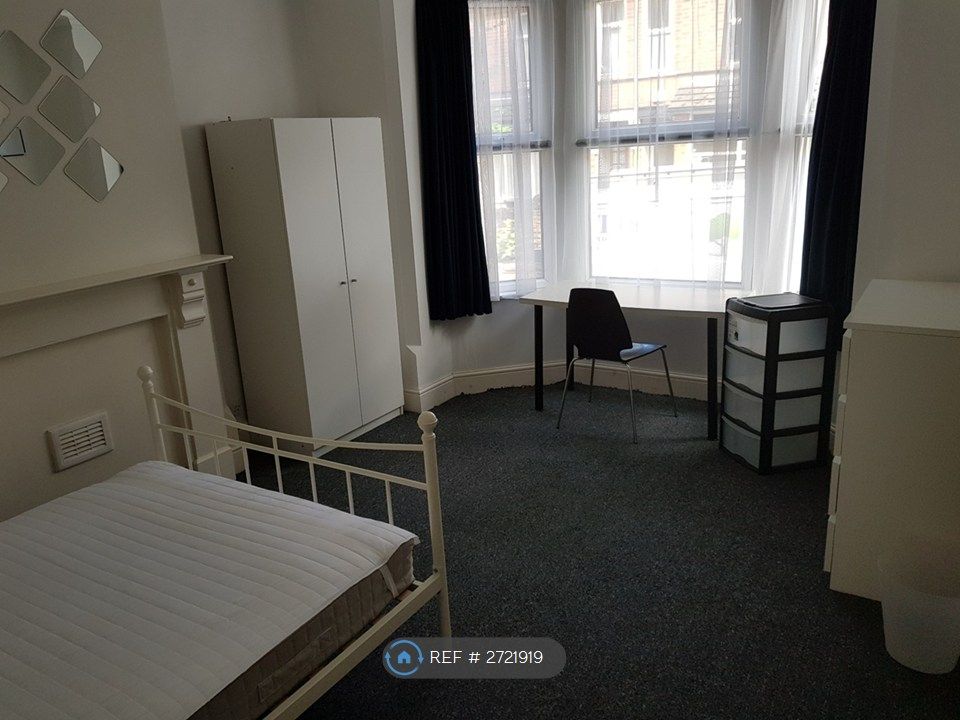 Property photo 2 of 9 Bedroom 1