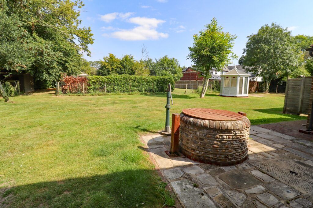 Property photo 2 of 23