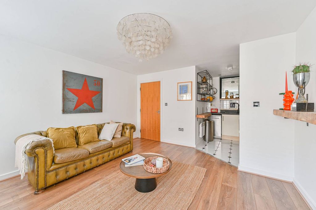 Property photo 3 of 19