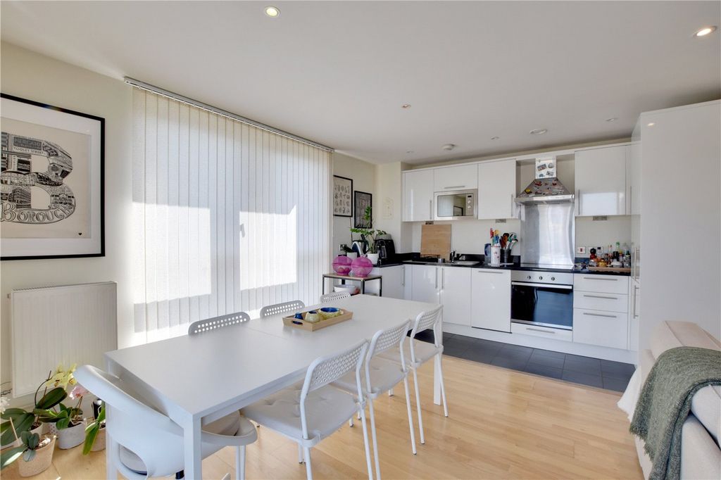 Property photo 3 of 17 Picture No. 14