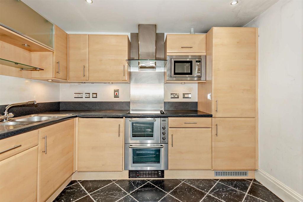 Property photo 2 of 22 8674618-Interior07-800.Jpg